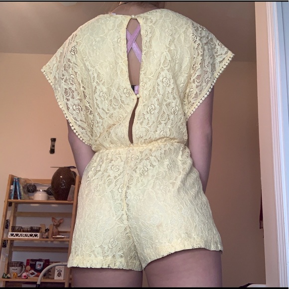 ☀️CHARLOTTE RUSSE ROMPER - Picture 2 of 5